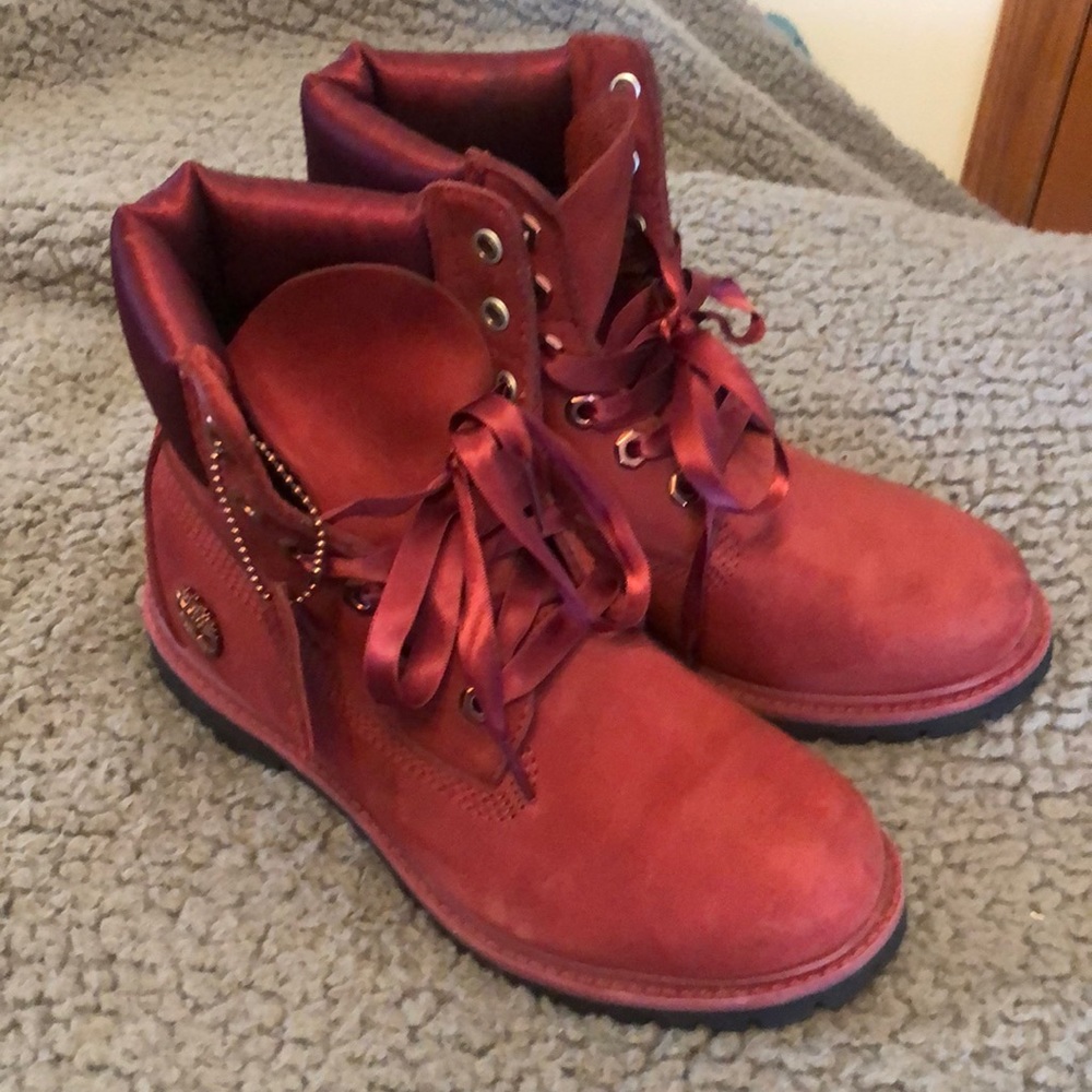 Timberland Women's burgundy Suede Lace-Up Ankle Boots